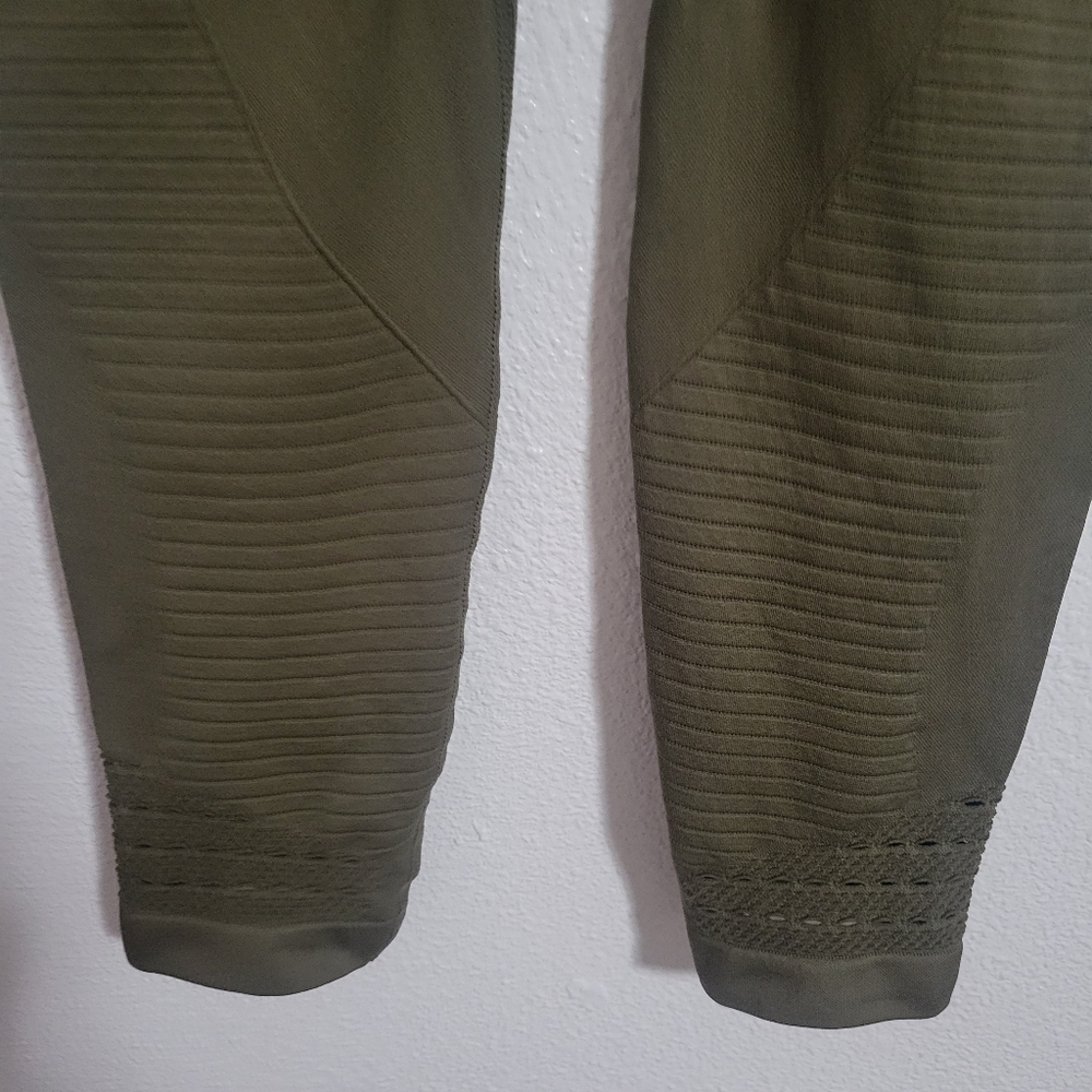 Gymshark cropped leggings see description for Sizing - Picture 6 of 10